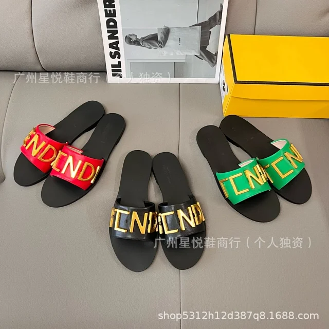 Fendi Sandals Flat slide with gold logo lettering product detail image 3