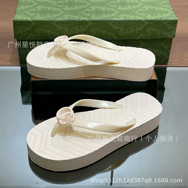 Unbranded Sandals Platform Flip-Flops with Flower Detail and Chevron Footbed product detail image 3