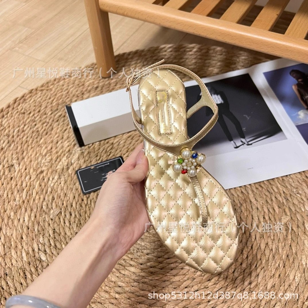 HAN Quilted Pearl-Embellished Black Thong Sandals - 14