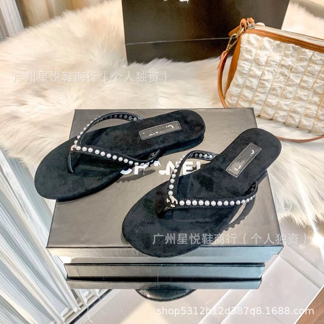 Unbranded Sandals Flat thong with logo-style metal buckle detail — Black Pearl
