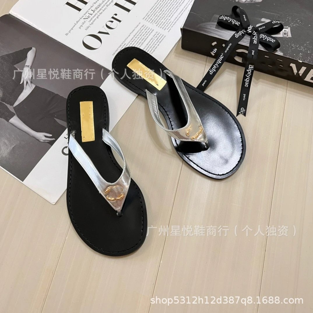 Dipryque Gold-Trimmed Black Flip-Flops Sandals - 17