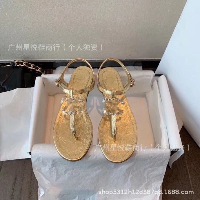 Chanel-Inspired CC Logo Thong Sandals Black Gold Sandals - 4