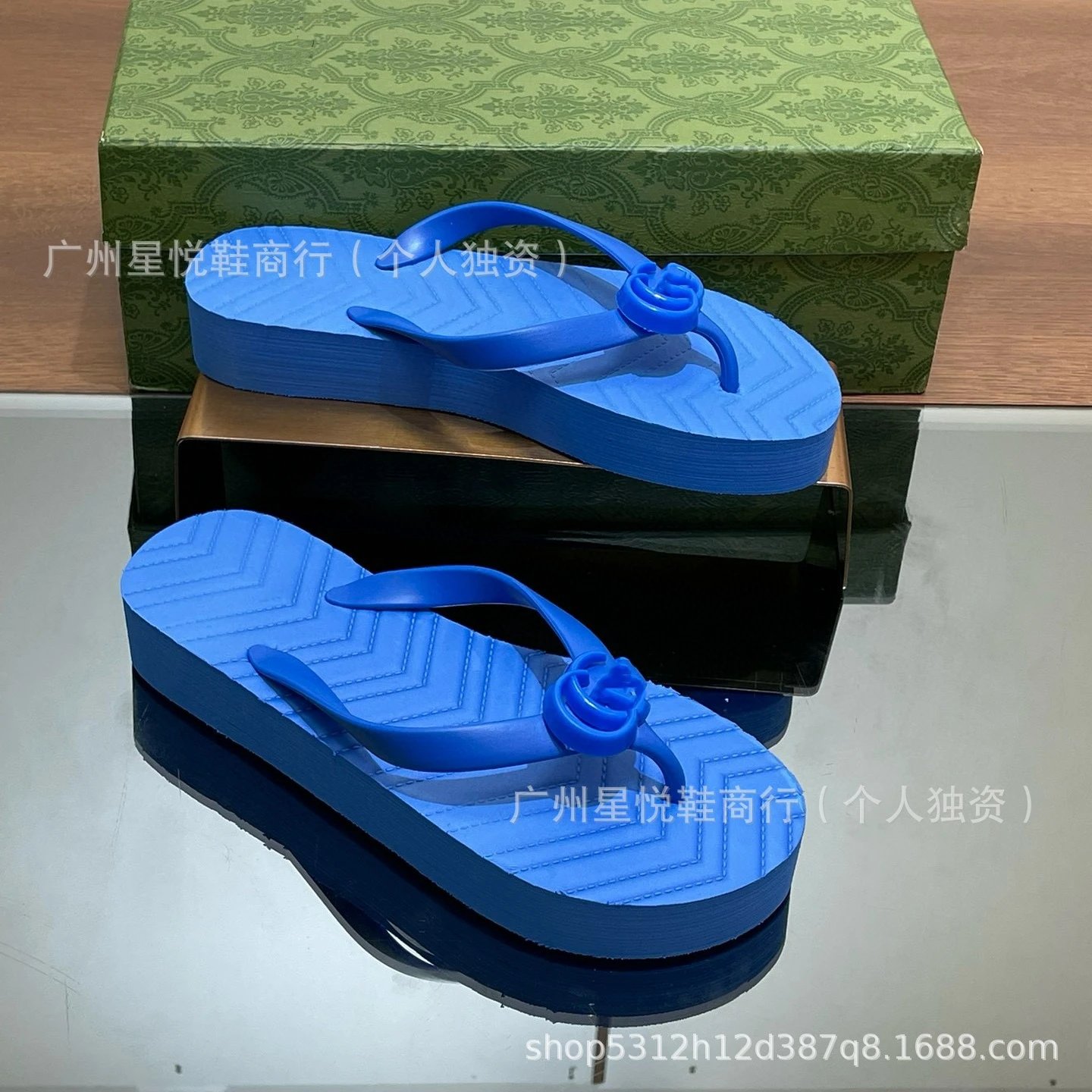 Gucci GG Marmont Quilted Flip-Flops Black - 11