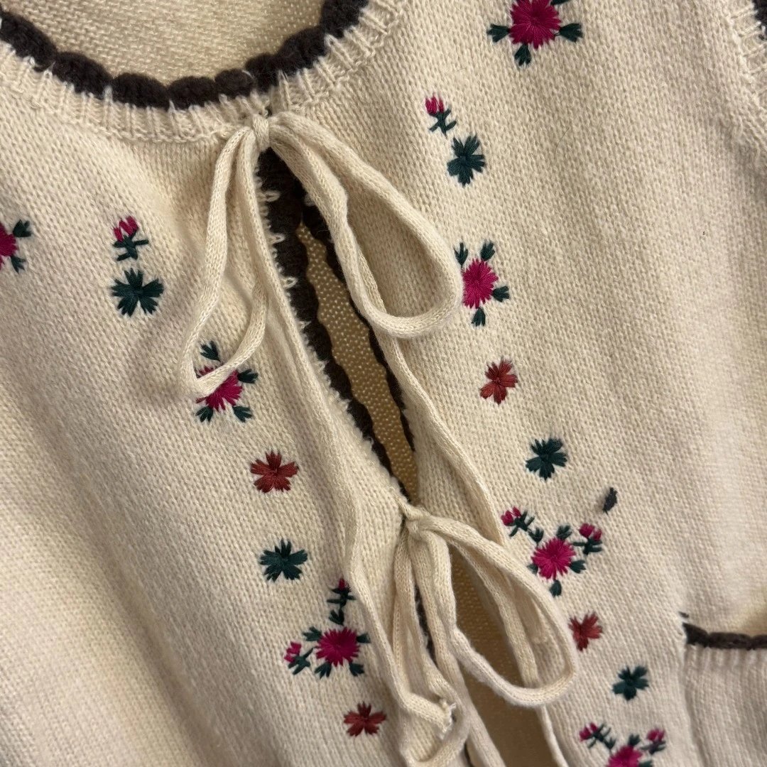 Chanel Embroidered Floral Knit Vest Beige - 8
