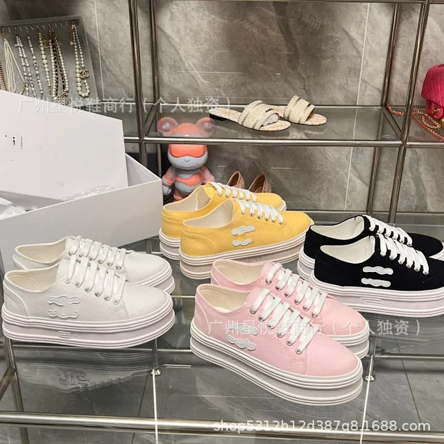 Unbranded Sneakers Low-Top Canvas Platform with Crocodile Appliqué product detail image 1