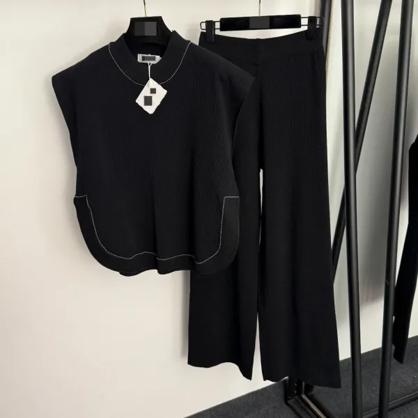 Off-White Ribbed Knit Vest and Wide-Leg Pants Set Black - 1