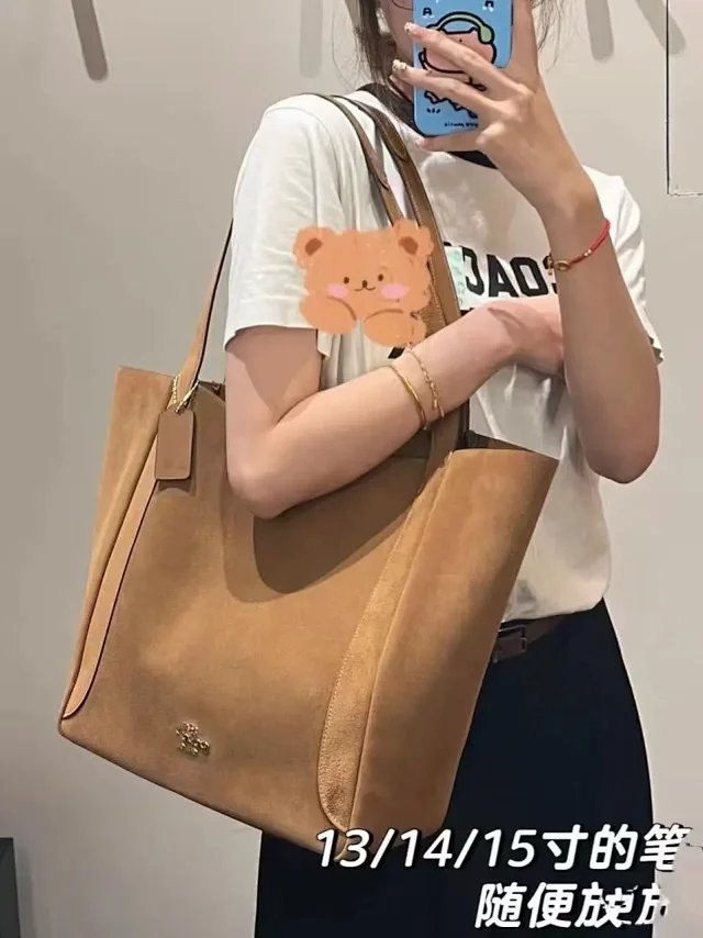 Coach Handbags Hadley Tote product detail image 3