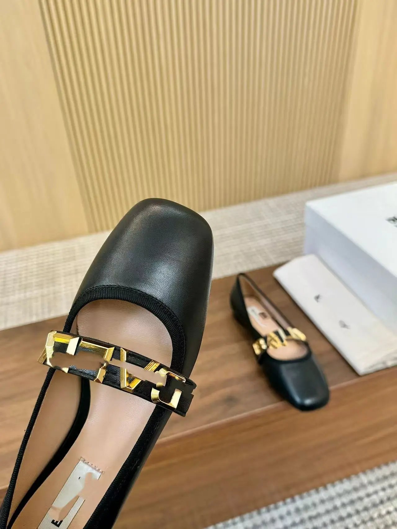 Valentino Garavani Rockstud Flat White Leather Mary Jane Shoes - 5