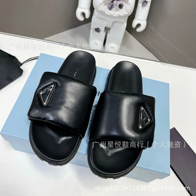 Unbranded Slippers Padded Slide with Triangle Metal Plaque product detail image 5