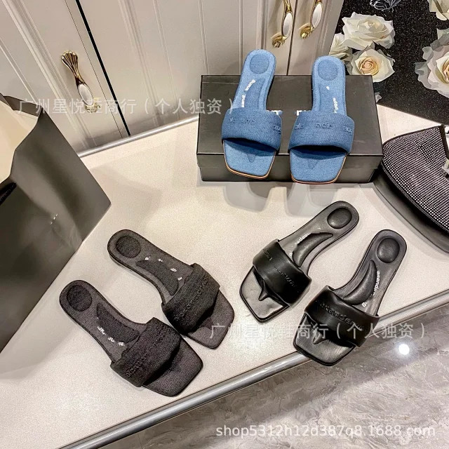 Alexander Wang Slippers Square-Toe Logo Slide product detail image 1
