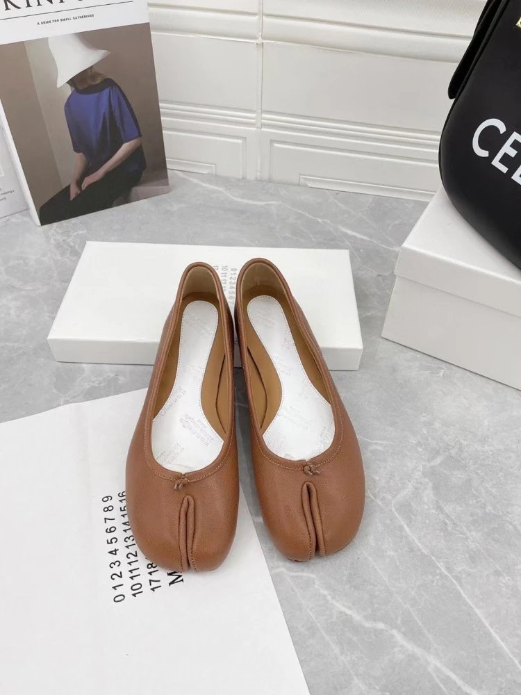 Maison Margiela Tabi Flat Brown Leather Shoes - 25