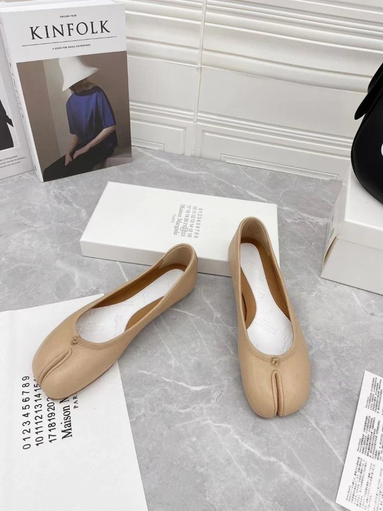 Maison Margiela Tabi Flat Brown Leather Shoes - 28