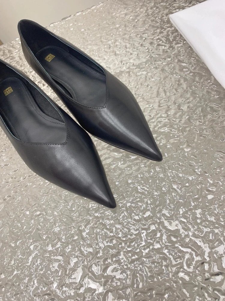 Saint Tears Pointed-Toe Flat Black Leather Shoes - 7