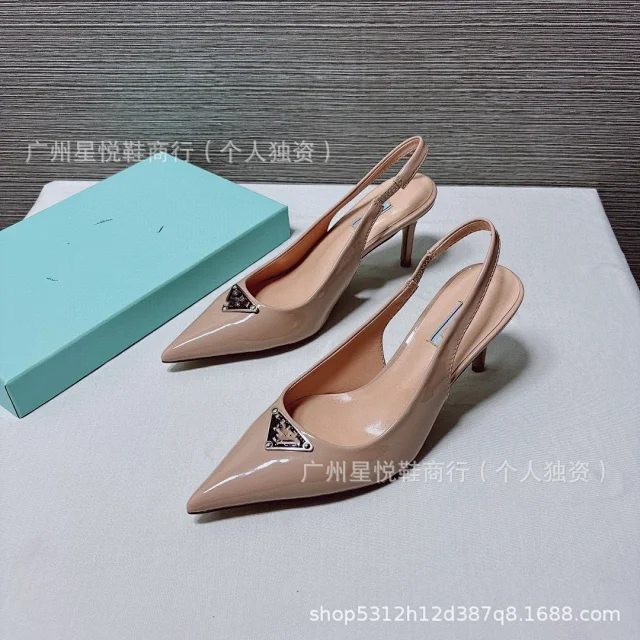 Prada High Heels Patent Leather Pointed-Toe Triangle-Plaque Slingback product detail image 11
