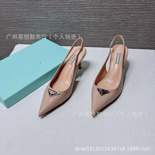 Prada High Heels Patent Leather Pointed-Toe Triangle-Plaque Slingback product detail image 10