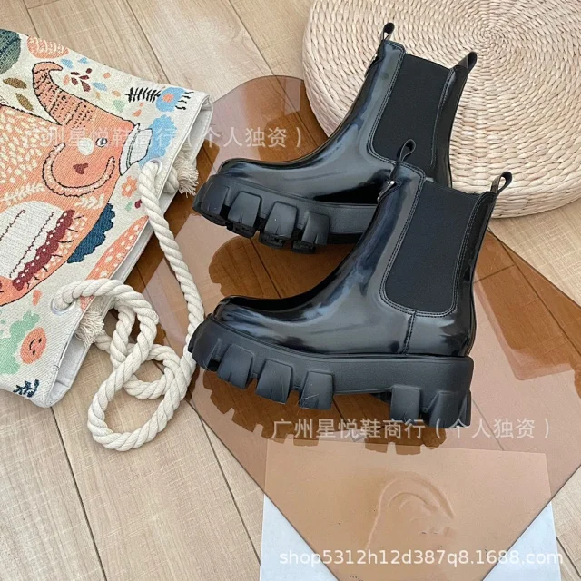 Unbranded Boots Chelsea Ankle with Triangle Hardware and Lug Sole product detail image 3