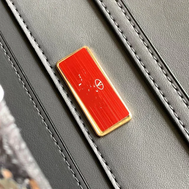 Unbranded Crossbody Bags Sequin Flap Bag with V-Shaped Metal Clasp product detail image 11