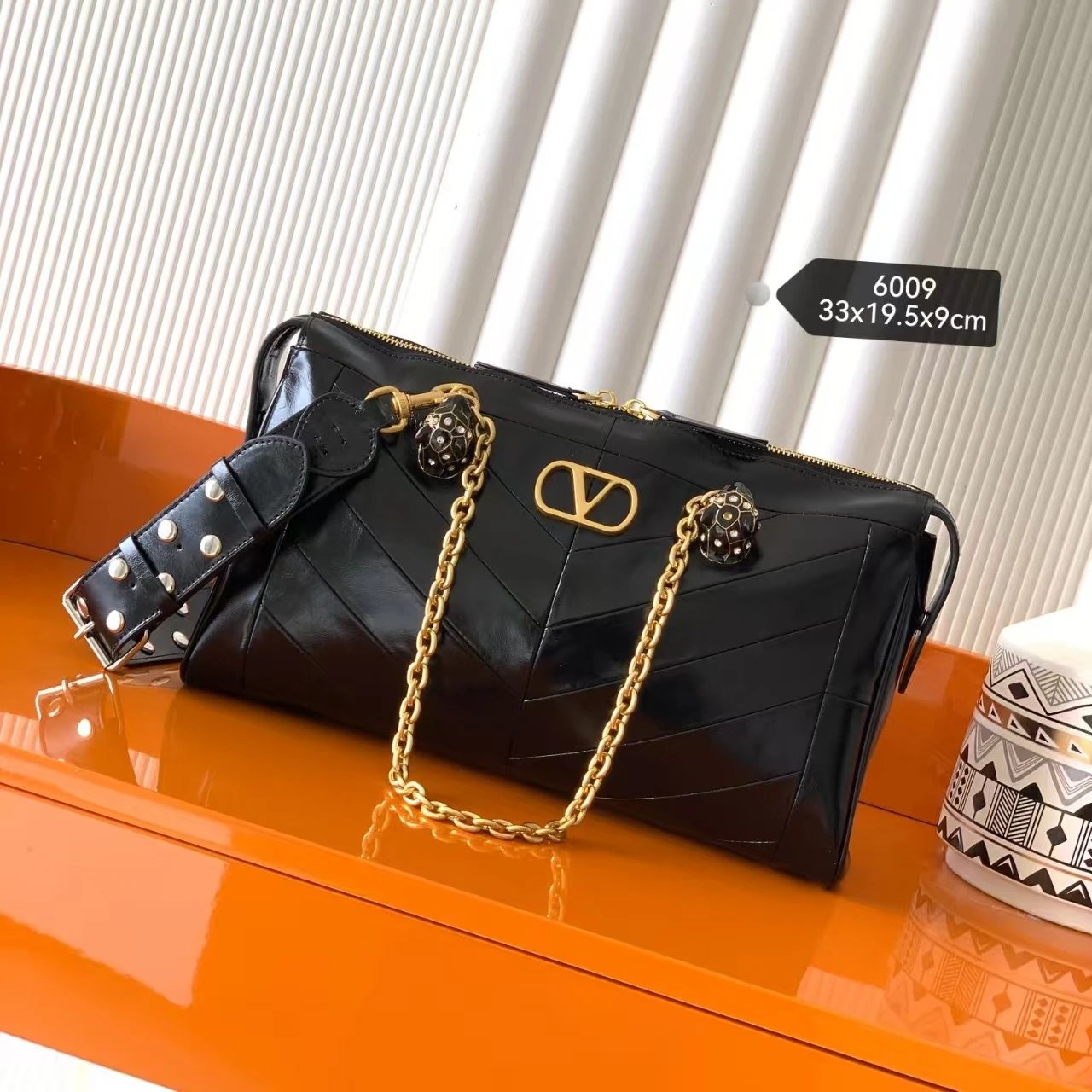 Valentino Garavani VLogo Chain Bag Burgundy Shoulder Bag - 5