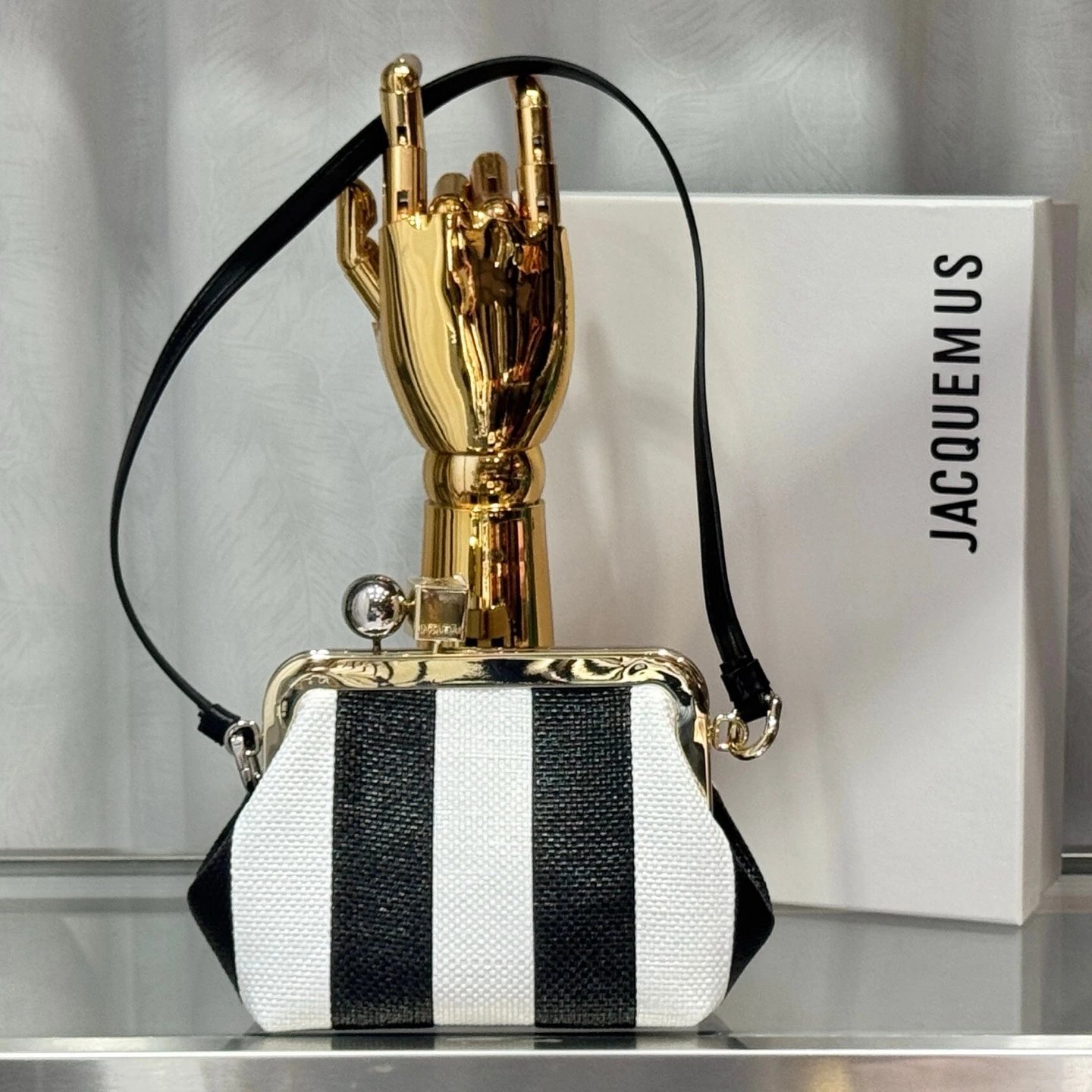 Jacquemus Crossbody Bags Mini frame bag with sculptural hand clasp image 4