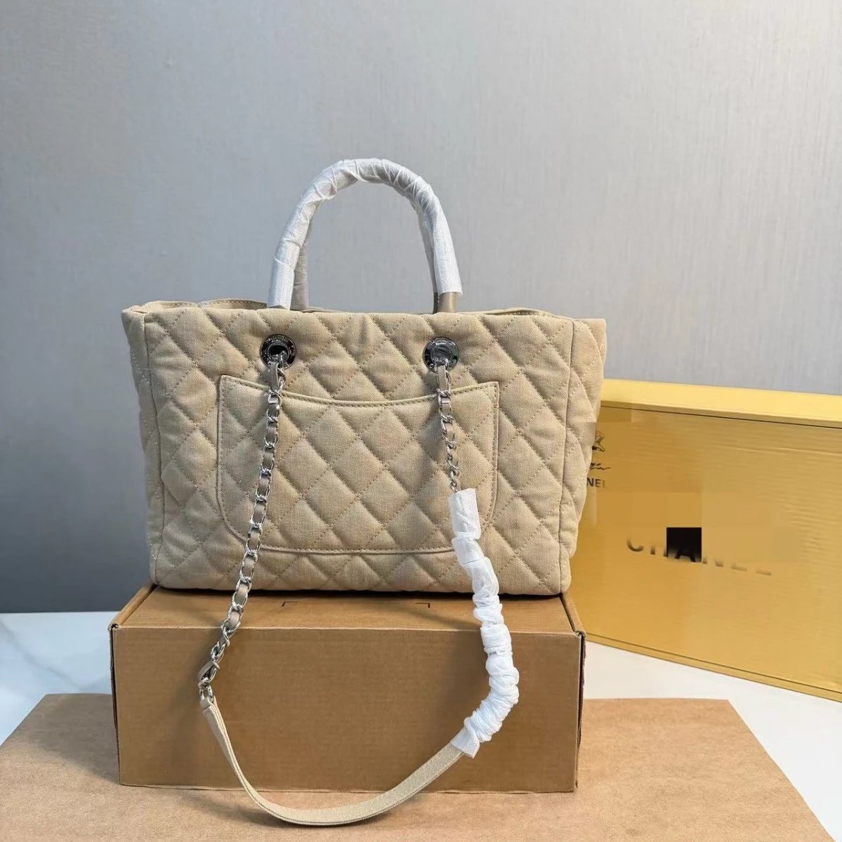 Unbranded Handbags Z709 Quilted Chain-Strap Tote image 4