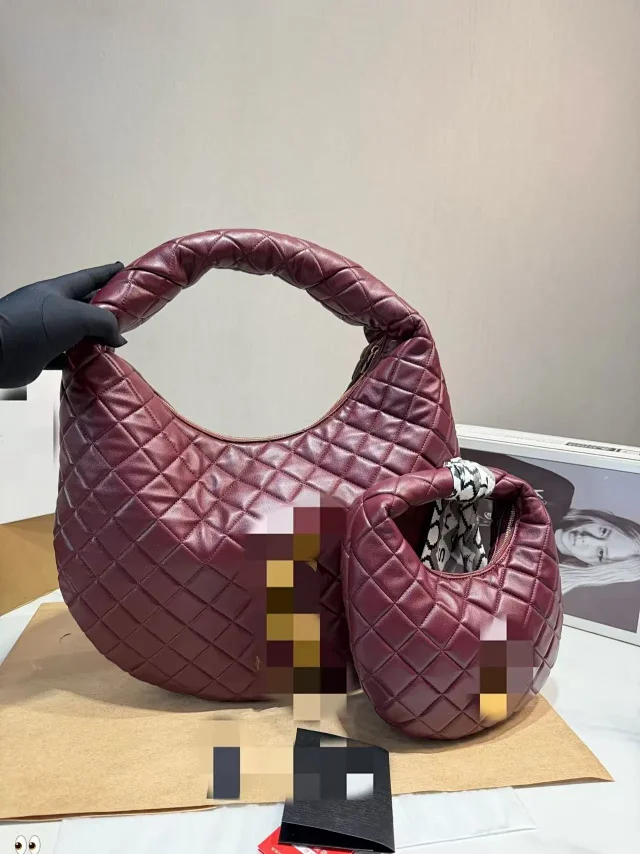 Unbranded Handbags Quilted Crescent Hobo Bag product detail image 2