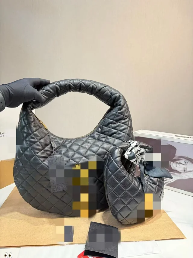 Unbranded Handbags Quilted Crescent Hobo Bag product detail image 3