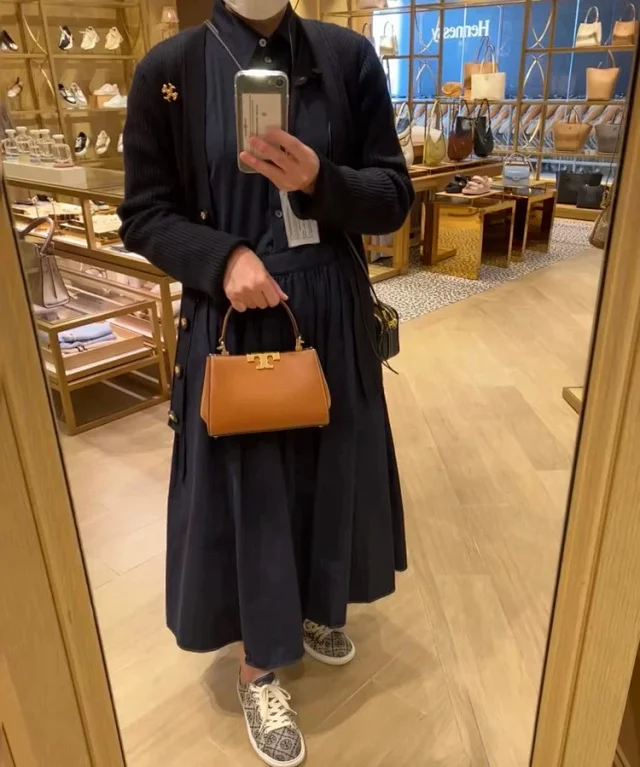 Tory Burch Crossbody Bags Mini top-handle bag with Double T hardware product detail image 8