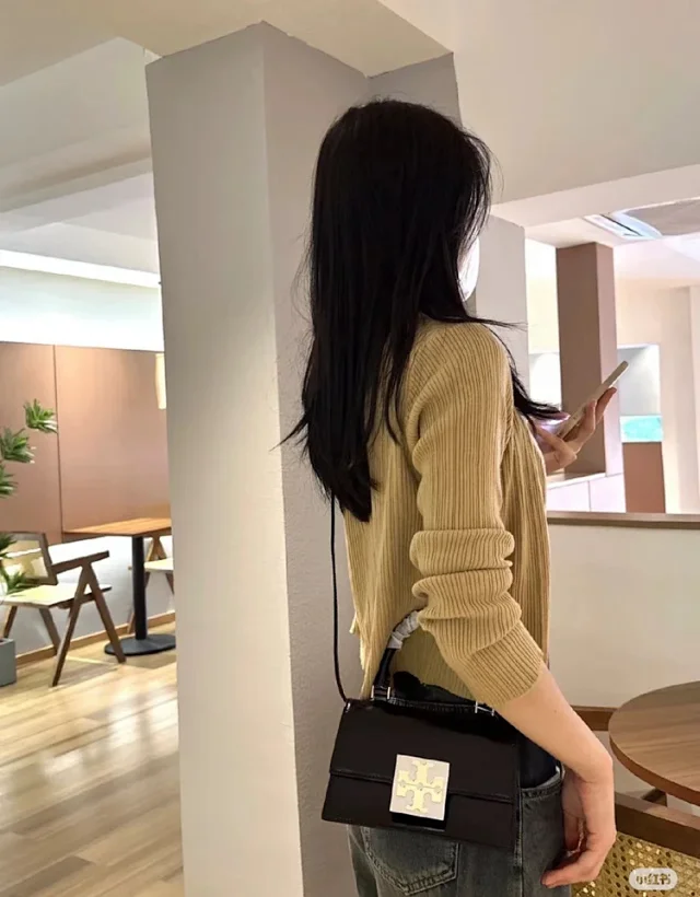 Unbranded Handbags Patent top-handle bag with detachable crossbody strap and gold-tone geometric clasp product detail image 5