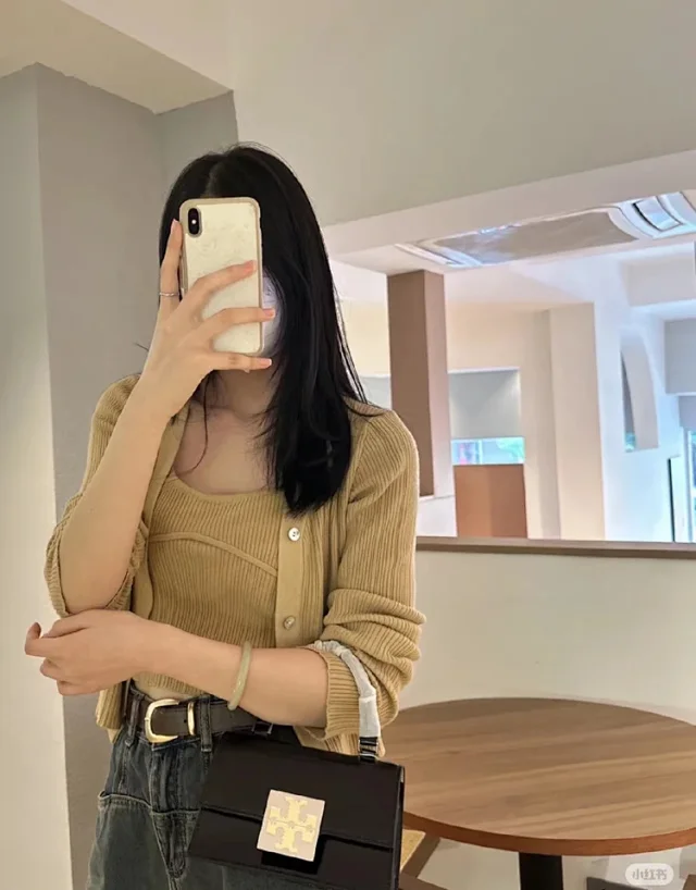 Unbranded Handbags Patent top-handle bag with detachable crossbody strap and gold-tone geometric clasp product detail image 6