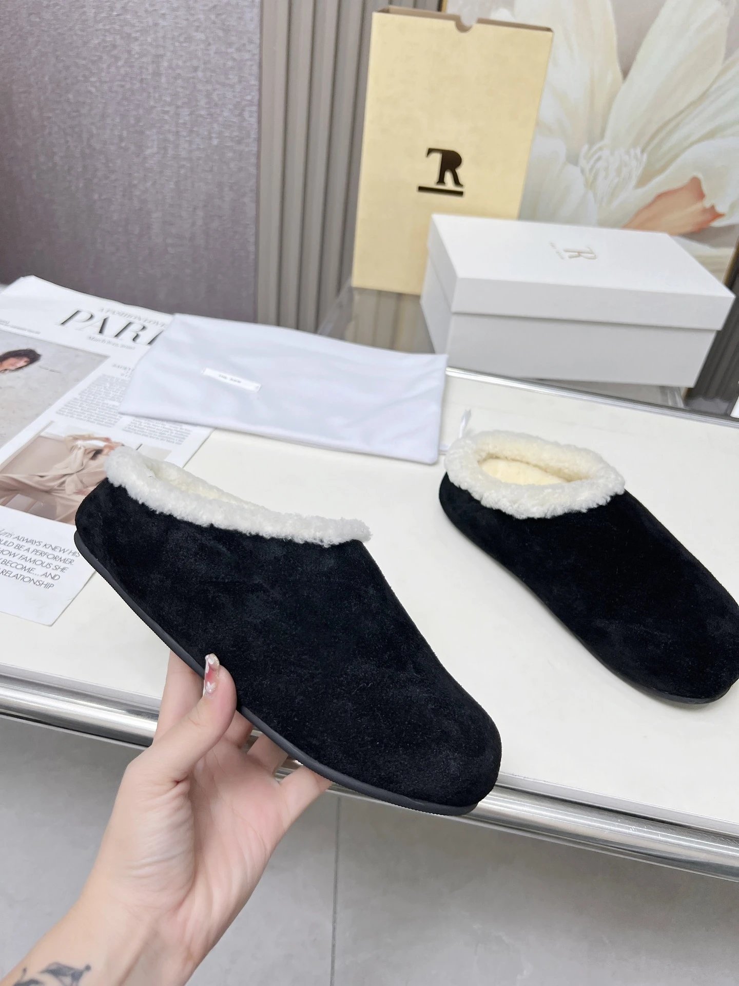 R 1970s Shearling Slippers Beige Slippers - 39