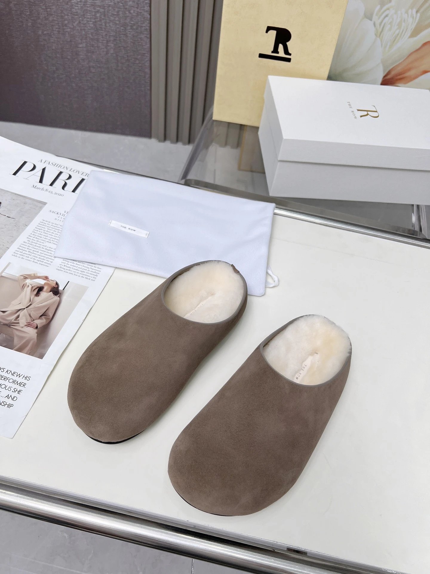 R 1970s Shearling Slippers Beige Slippers - 4