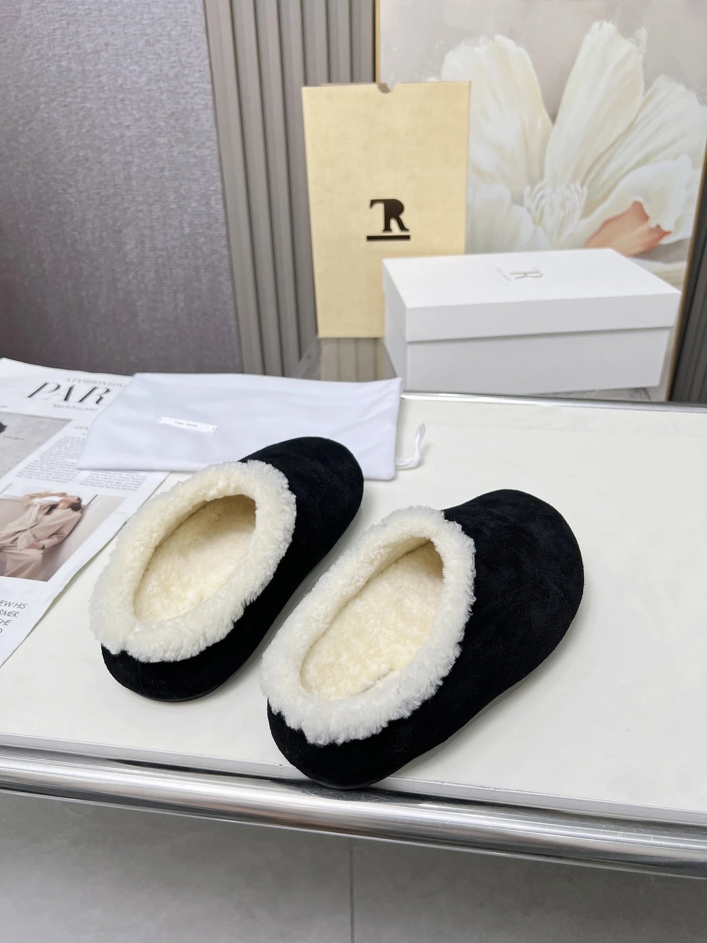 R 1970s Shearling Slippers Beige Slippers - 38