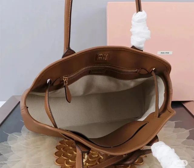 Miu Handbags Buckle-Detail Tote Bag product detail image 17