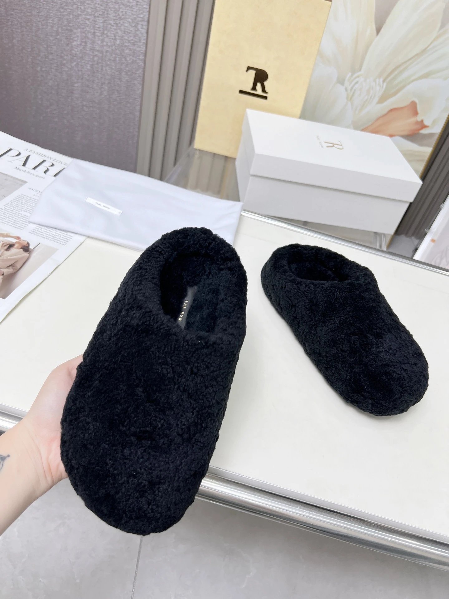 R 1970s Shearling Slippers Beige Slippers - 31