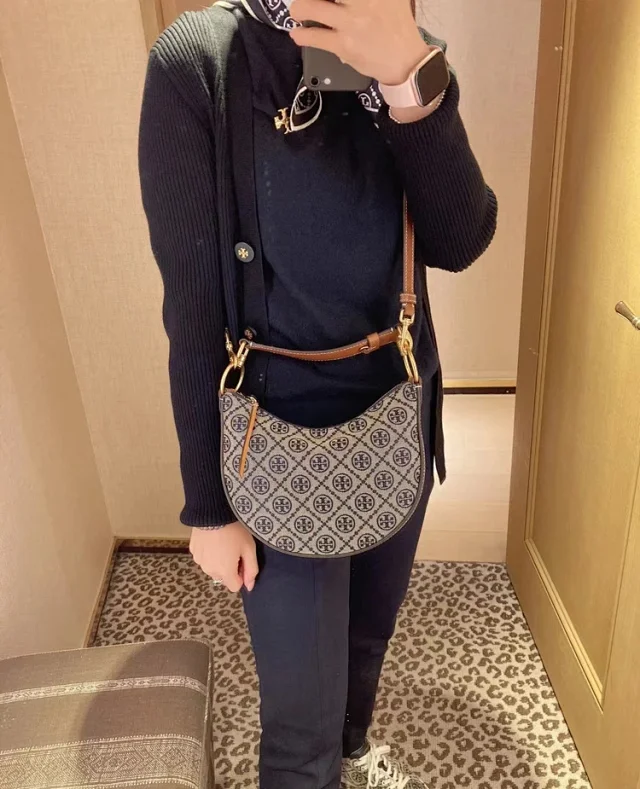 Tory Burch Shoulder Bags T Monogram Small Crescent Bag product detail image 4