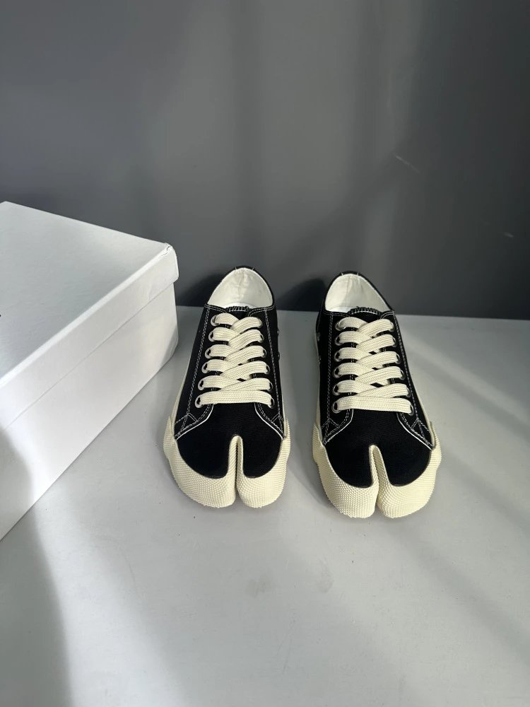 Maison Margiela Tabi Canvas Sneakers Black/Off-White - 27