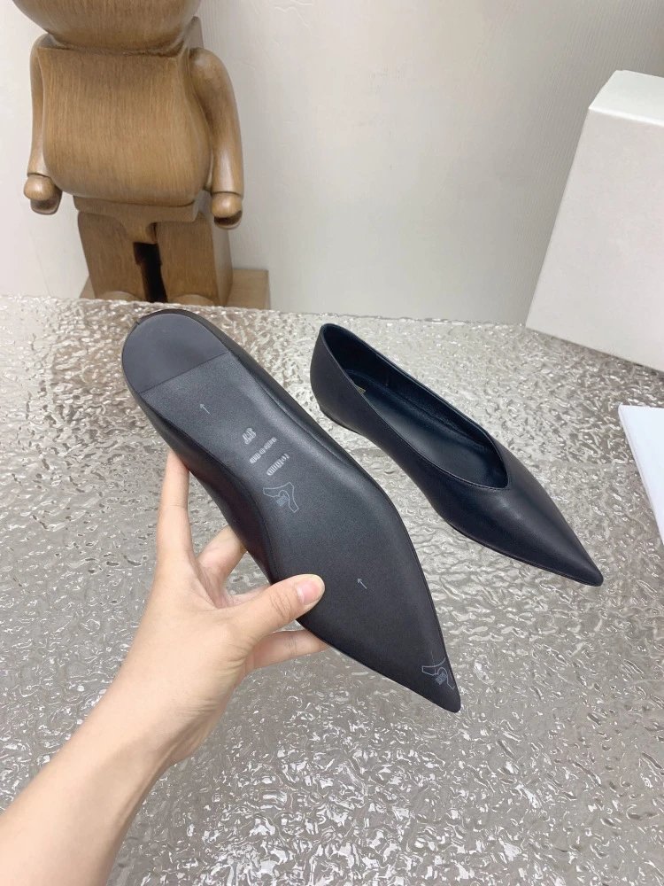Saint Tears Pointed-Toe Flat Black Leather Shoes - 9