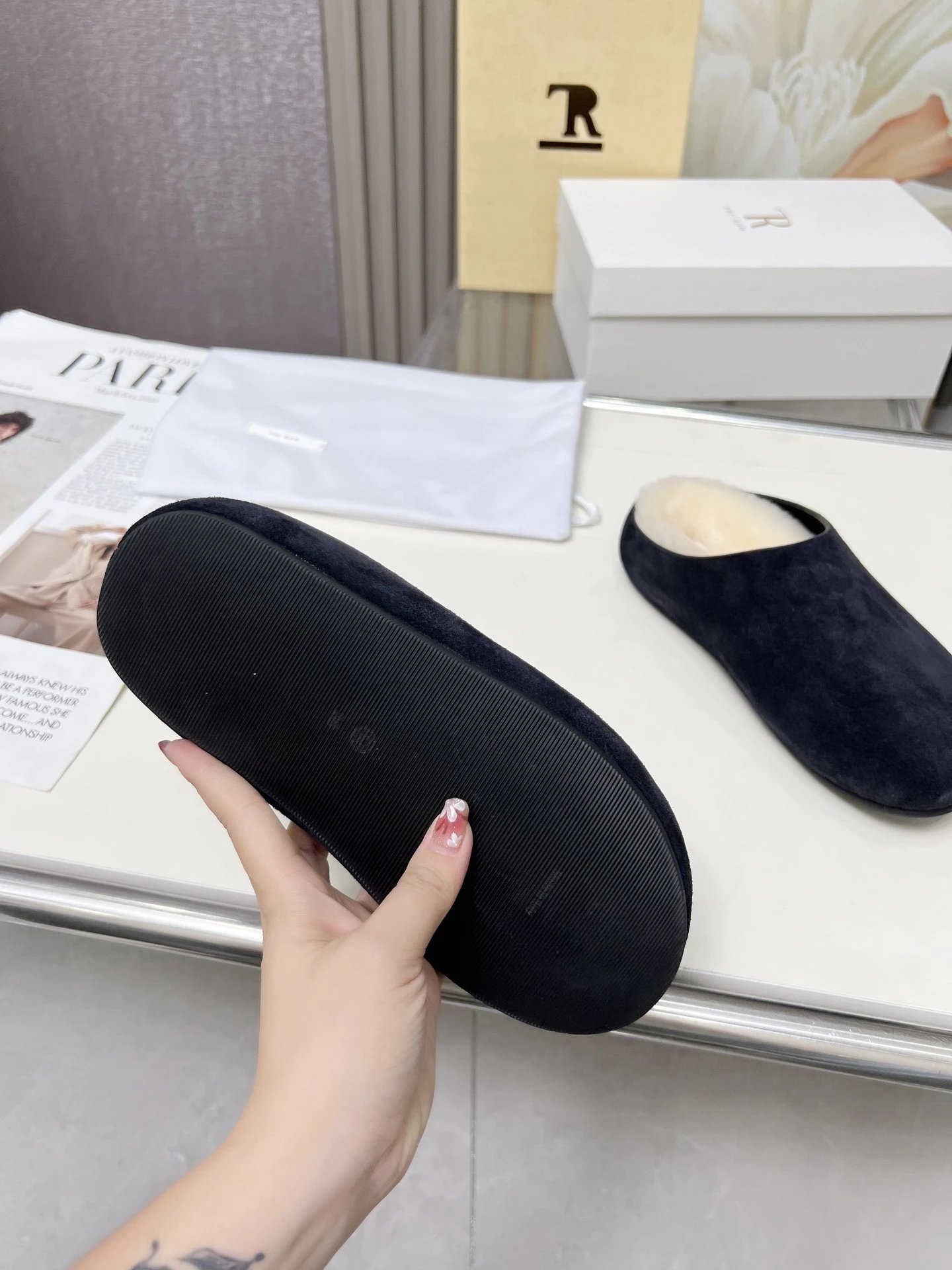 R 1970s Shearling Slippers Beige Slippers - 14