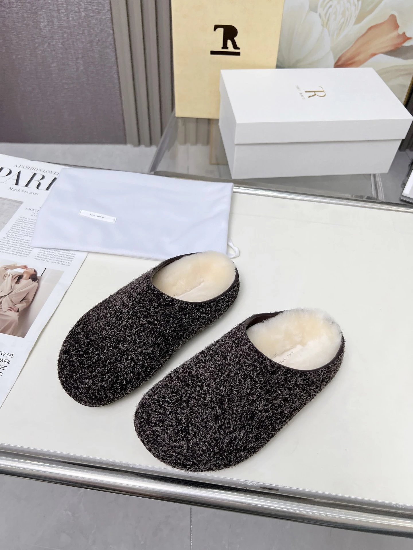 R 1970s Shearling Slippers Beige Slippers - 16