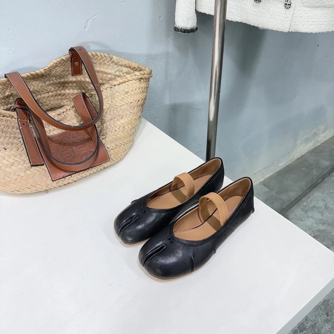 Maison Margiela Tabi Mary Jane Black Leather Shoes - 4