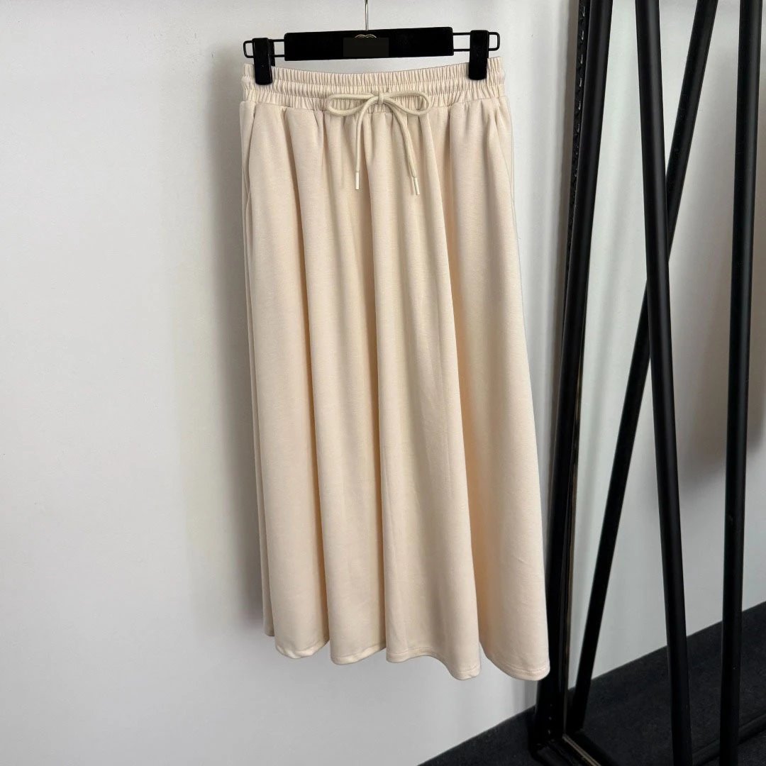 Design Minimalist Beige T-Shirt and Drawstring Sweatpants Set - 9