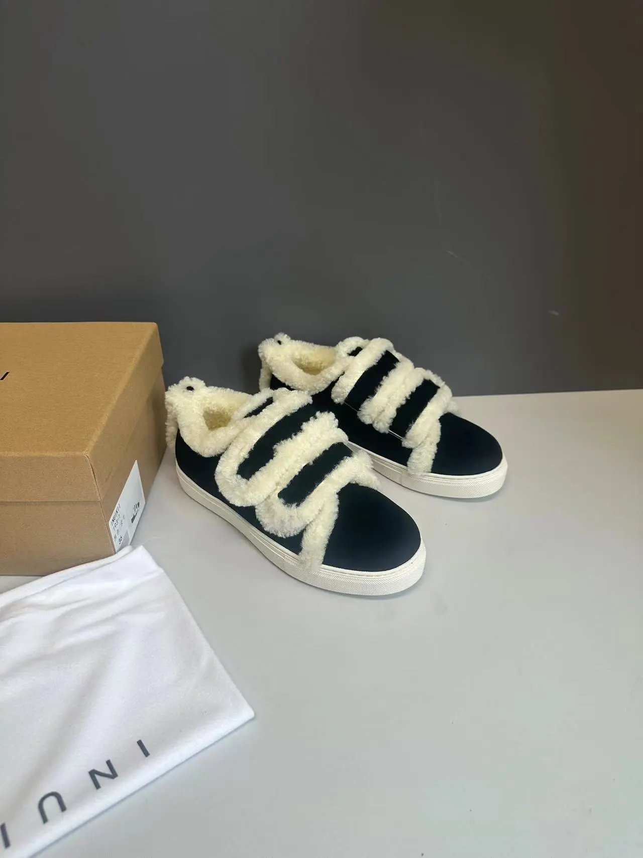 UGG Fluff Slide Sneaker Brown Shearling Slip-On Shoes - 9