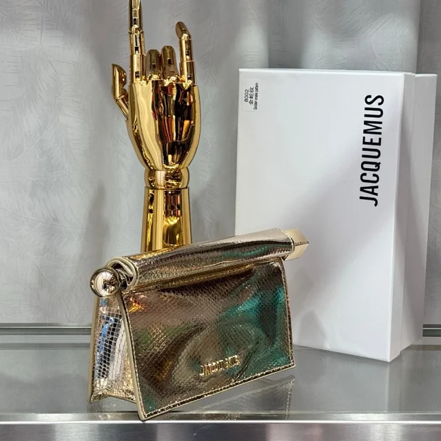 Jacquemus Crossbody Bags Roll-top flap bag with ball-end hardware product detail image 5
