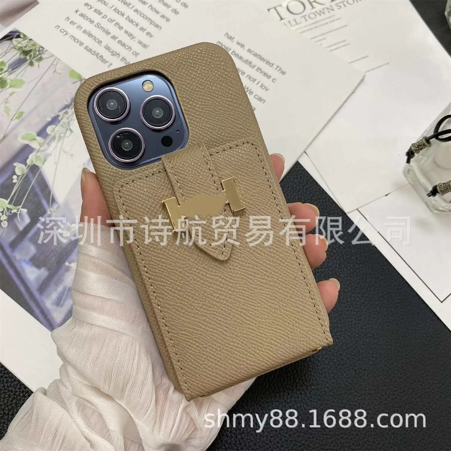 Unbranded Phone Cases Textured faux-leather case with rear card pocket and gold-tone clasp image 5