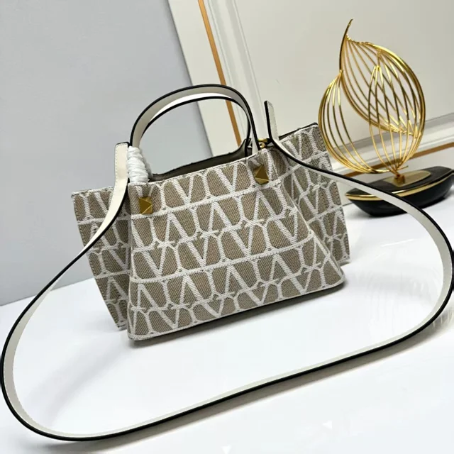 Valentino Garavani Handbags VLogo Signature Toile Iconographe Tote Bag product detail image 6