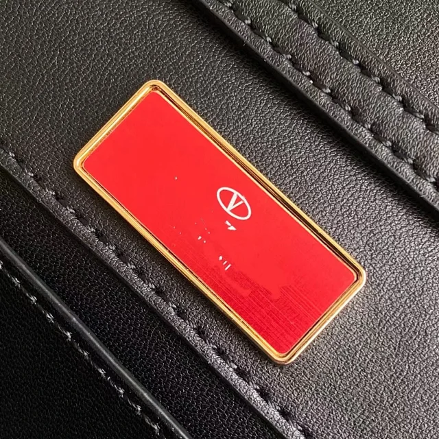 Unbranded Crossbody Bags Snakeskin-Embossed Flap Bag with Rhinestone V-Shaped Clasp product detail image 11