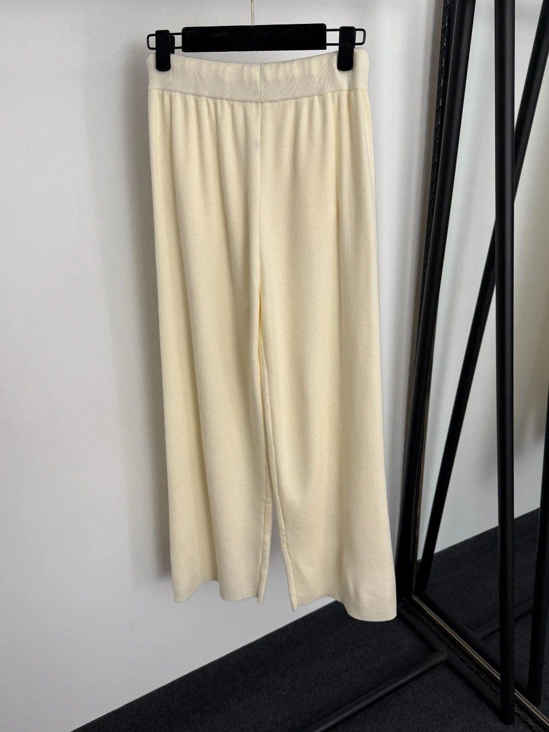 Design Ribbed Mock Neck Cropped Sweater and Wide-Leg Drawstring Pants Set Black - 15
