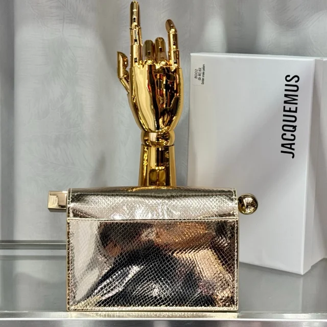 Jacquemus Crossbody Bags Roll-top flap bag with ball-end hardware product detail image 6