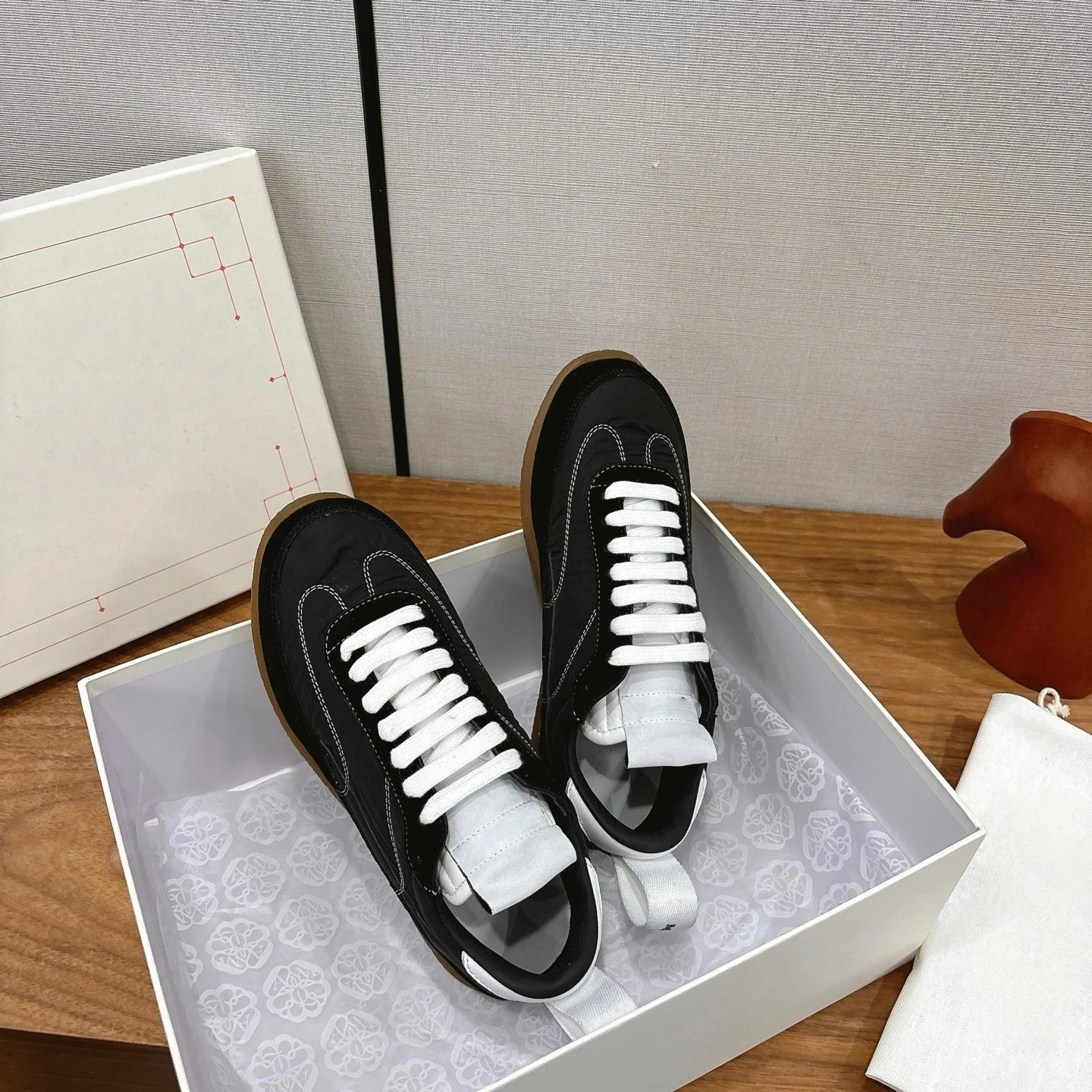 MMY Quilted Low-Top Sneakers White Beige Sneakers - 10