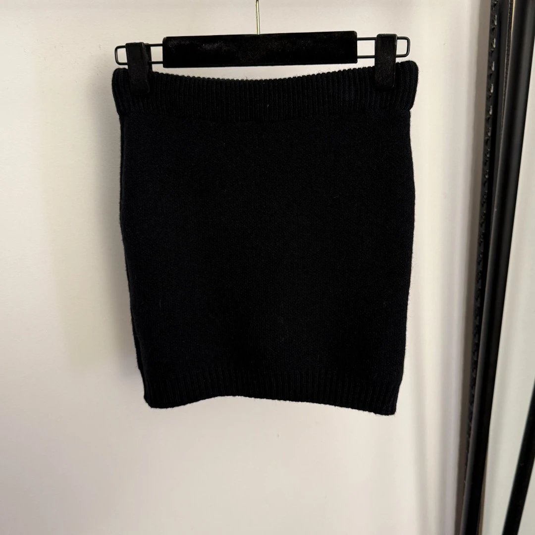 Fendi FF Logo Denim-Collar Knit Sweater and Skirt Set Black - 10